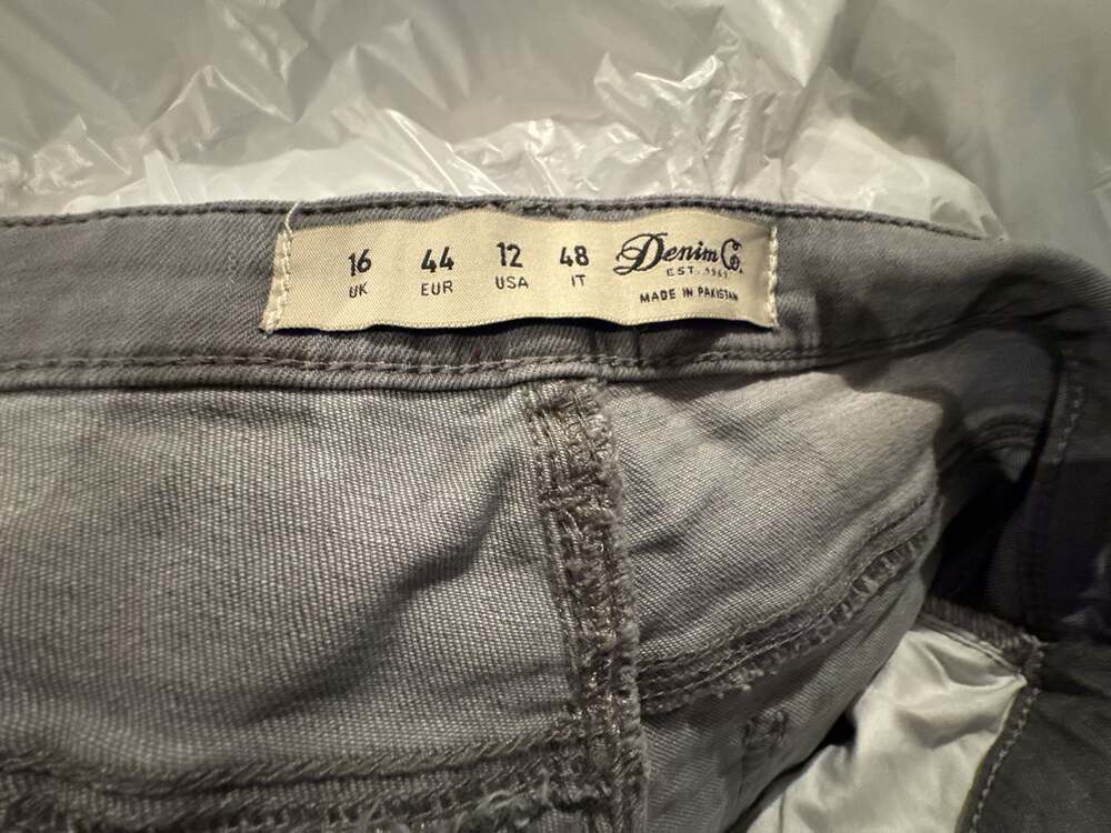 Denim & Co. Est. 1969 Gray Distressed Denim Jeans Size 12 USA
